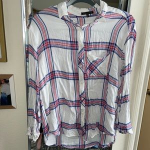 Lose fitting flannel.